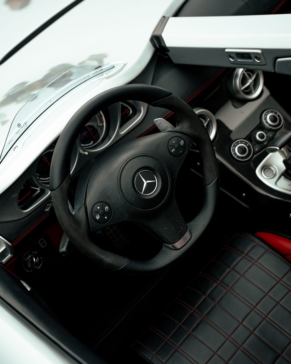 STIRLING MOSS — Cabin b